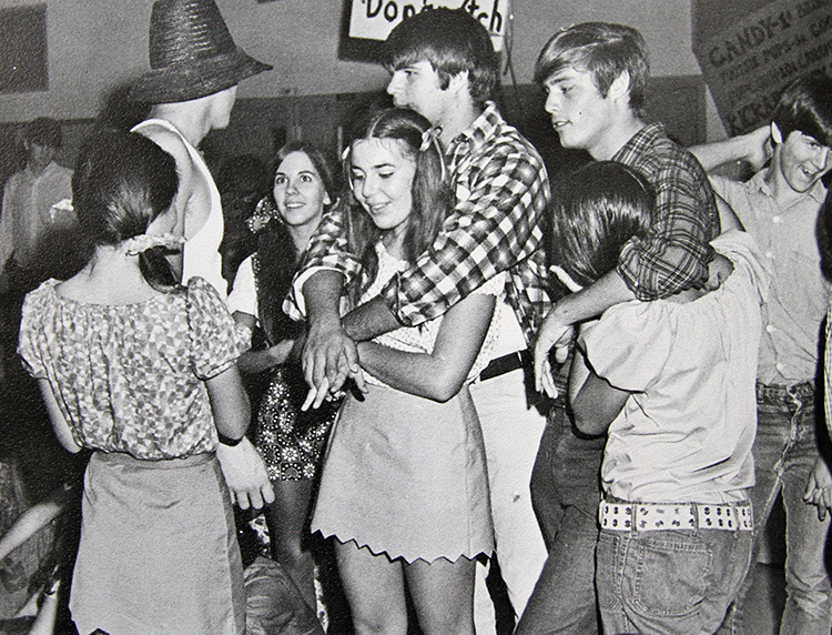 Black and white photograph of a group of smiling students at the 1971 annual Sadie Hawkins dance.