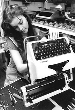Black and white photograph of a 1970s era typewriter.